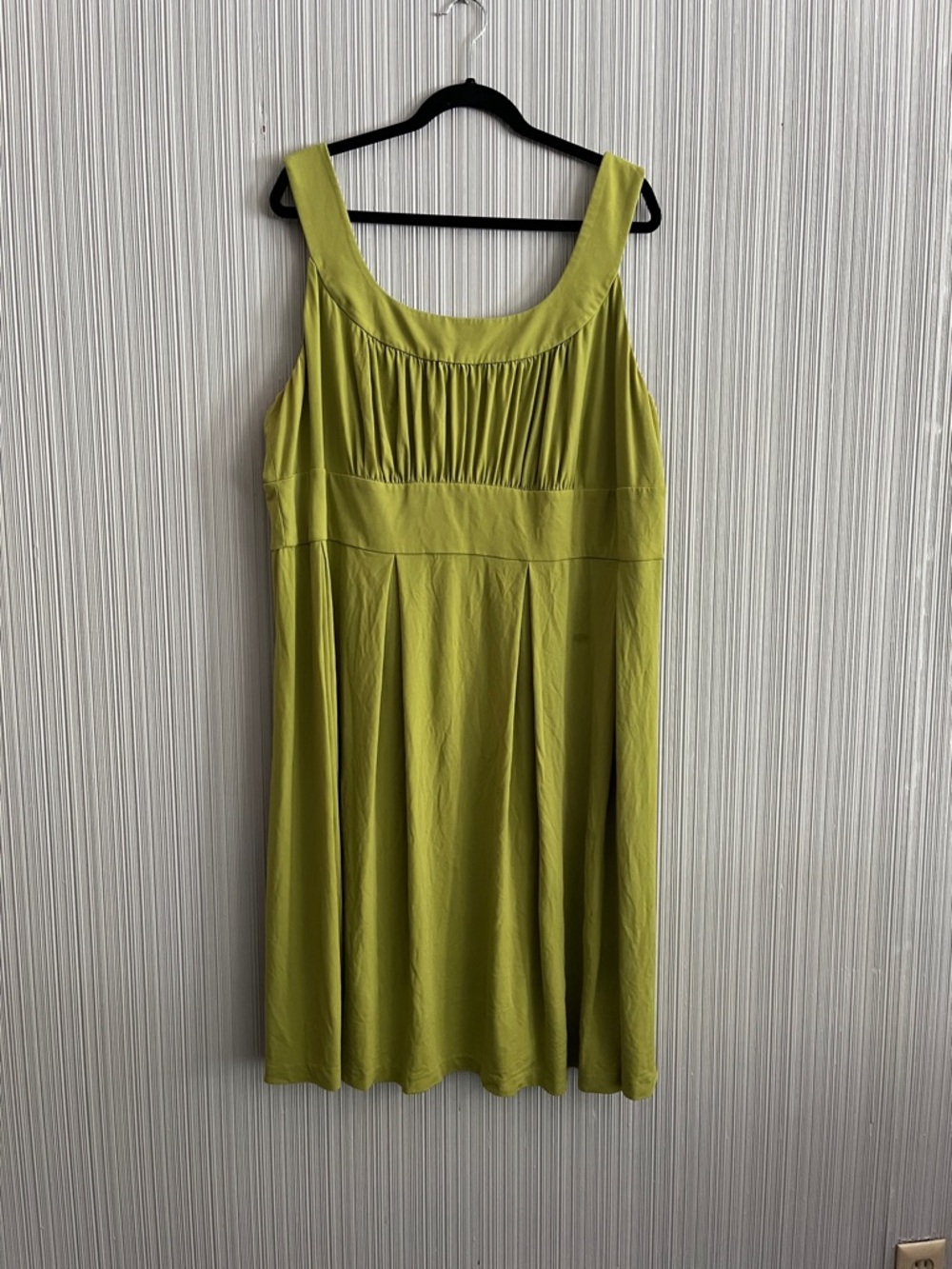Donna Ricco Lime Green Scoop Neck Dress